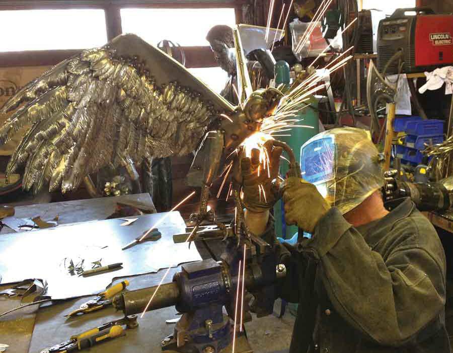 全球钣金新闻-金属制造狂：焊工制作动物的金属钣金-开云·官方网站登陆入口-开云(中国)